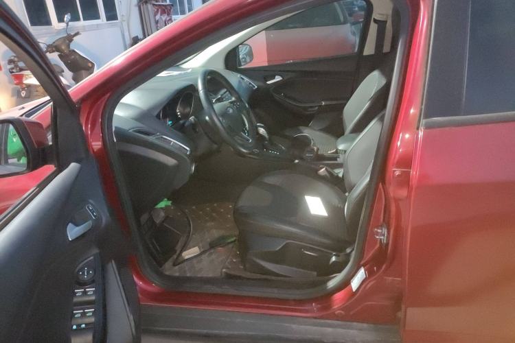 Used Ford Focus 2015 Hatchback 1.6L Automatic Fashion Edition
