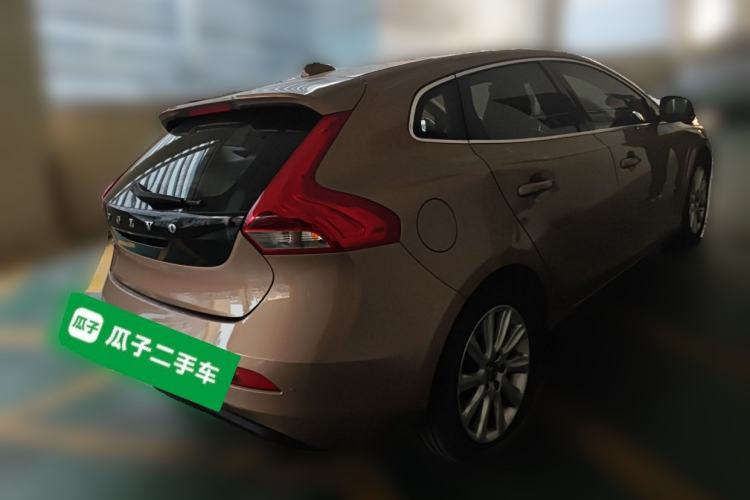 Used Volvo V40 2014 2.0T Zhiya Edition
