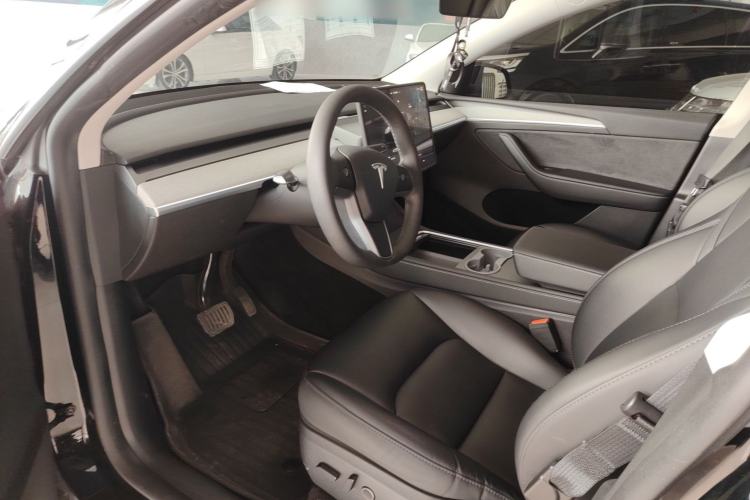 Used Tesla Model Y 2023 Rear-Wheel-Drive Version
