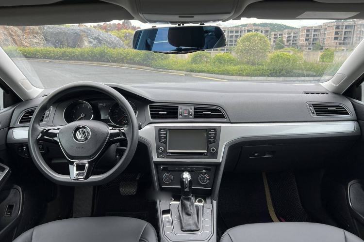 Used Volkswagen Lamando 2015 230TSI DSG Fashion Edition
