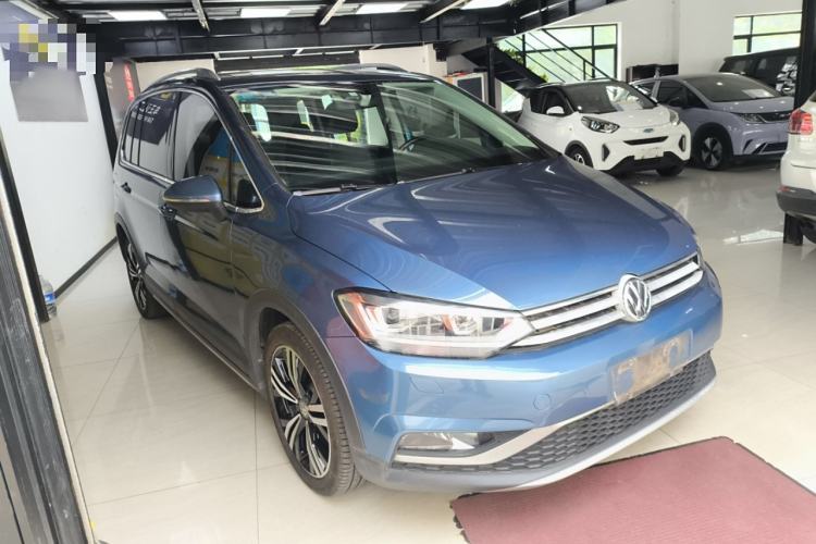 Used Volkswagen Touran 2018 Volkswagen Touran L 280TSI DSG Boundary Edition 7 Seats China VI Standard
