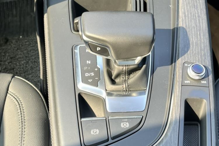 Used Audi A4L 2022 40 TFSI Luxury Prestige Edition
