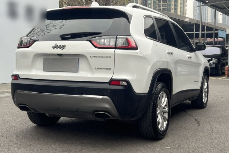 Used  Cherokee 2019 2.0T Two-Wheel Drive Smart Enjoyment Version China V
