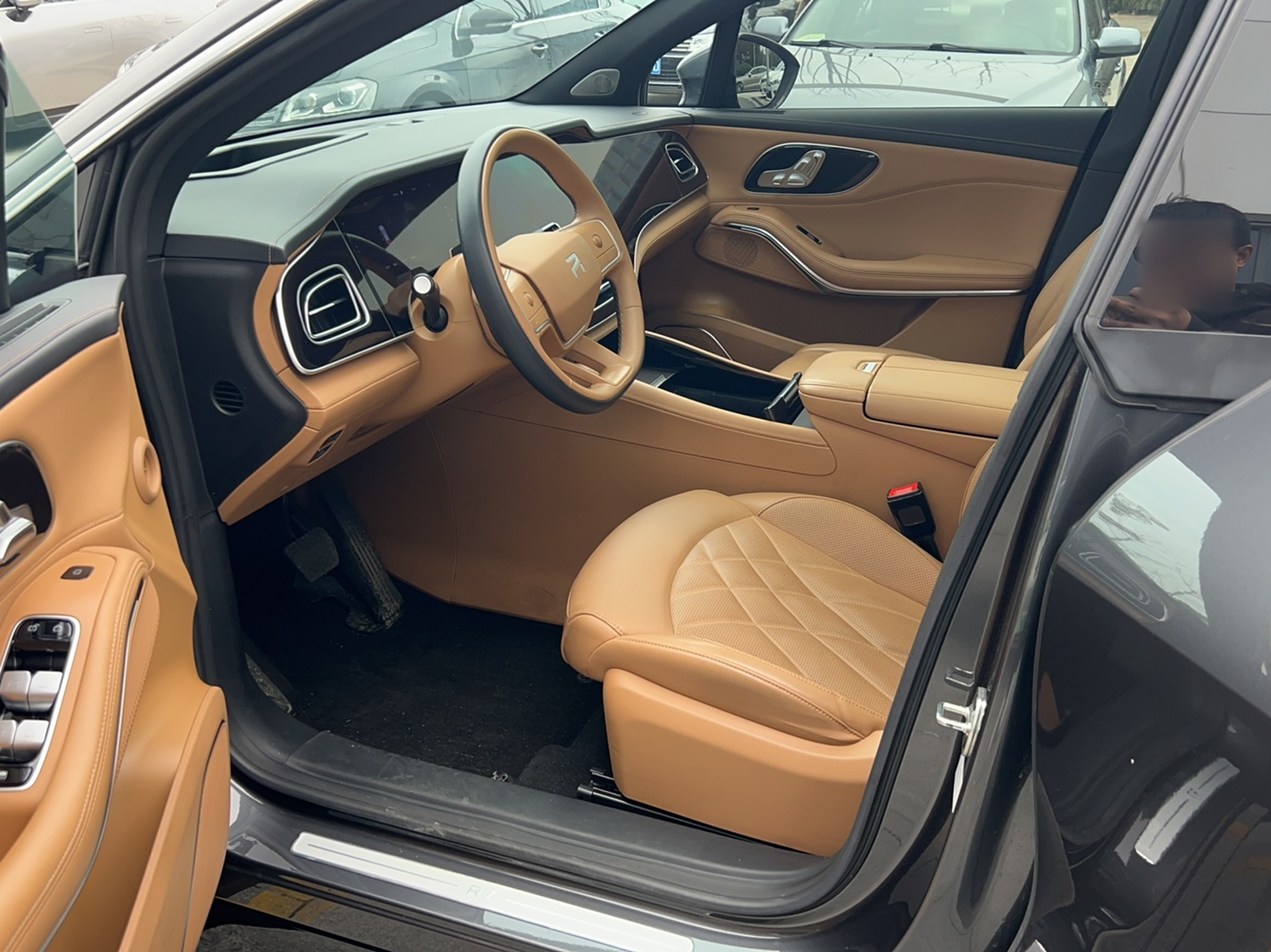 Переднее сиденье в автомобиле