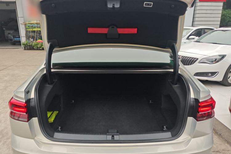 Used Volkswagen Phideon 2018 Revised Version 380TSI Two-Wheel Drive Business Edition
