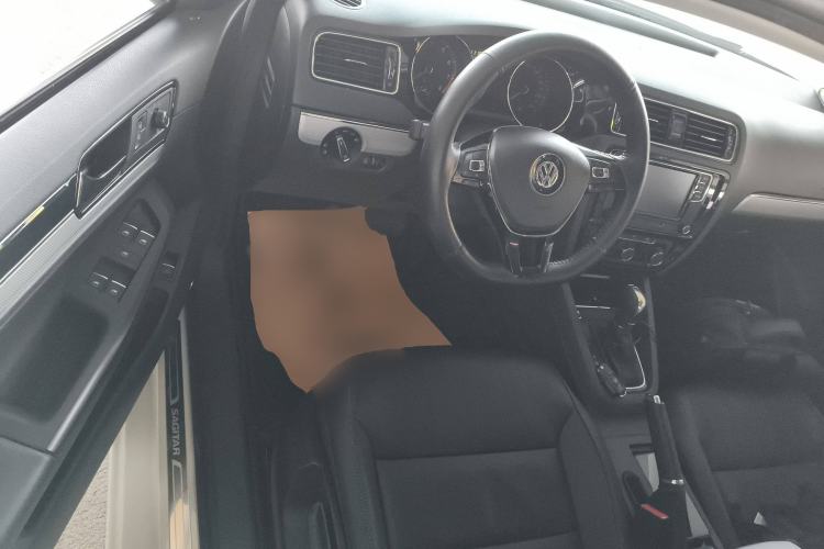 Used Volkswagen Sagitar 2017 230TSI Automatic Comfort Version
