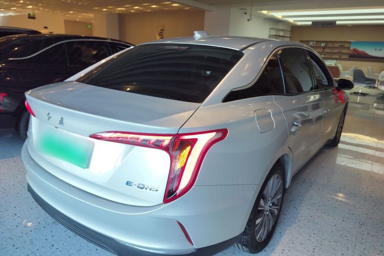 Used Hongqi E-QM5 2022 431 km Charge & Enjoy Edition
