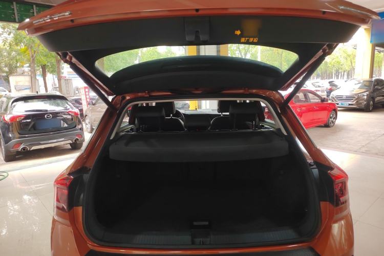 Used Volkswagen T-ROC 2018 280TSI DSG Two-Wheel-Drive Comfort Version China V Standard
