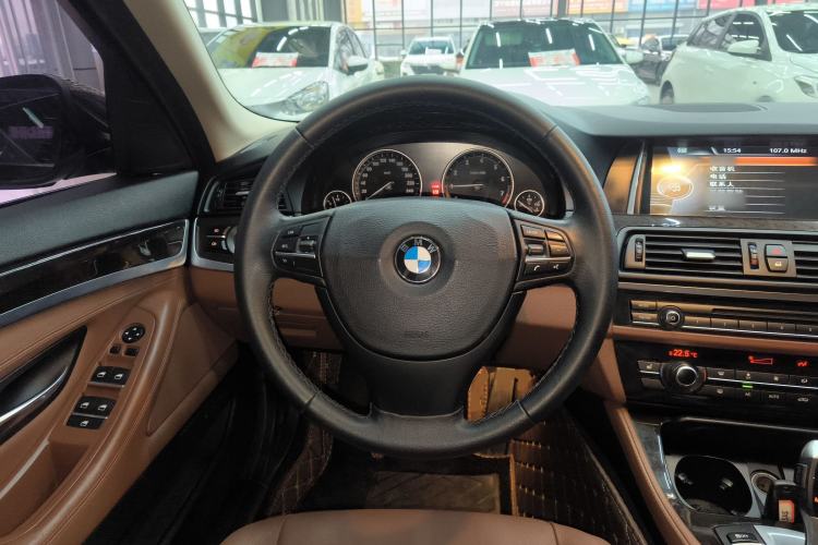 Used BMW 5 Series 2014 525Li Leading Model
