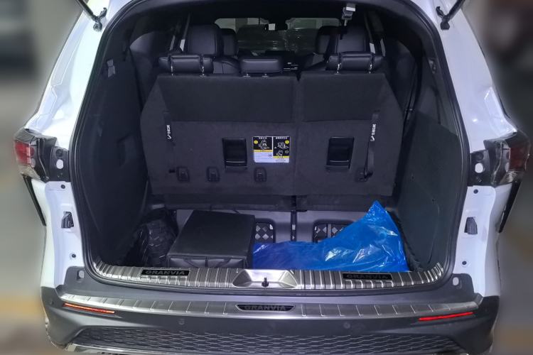 Used Toyota Granvia 2026 Model 2.5L Hybrid Comfort Edition