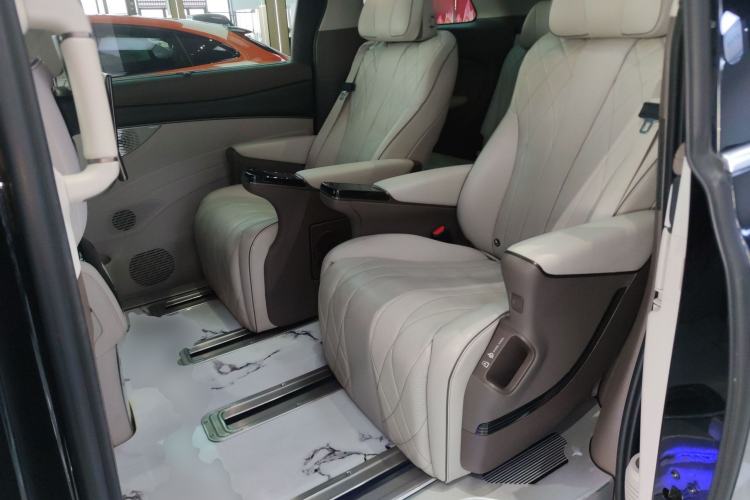 Used Denza D9 2022 DM-i 970 Four-Wheel Drive Prestige Model
