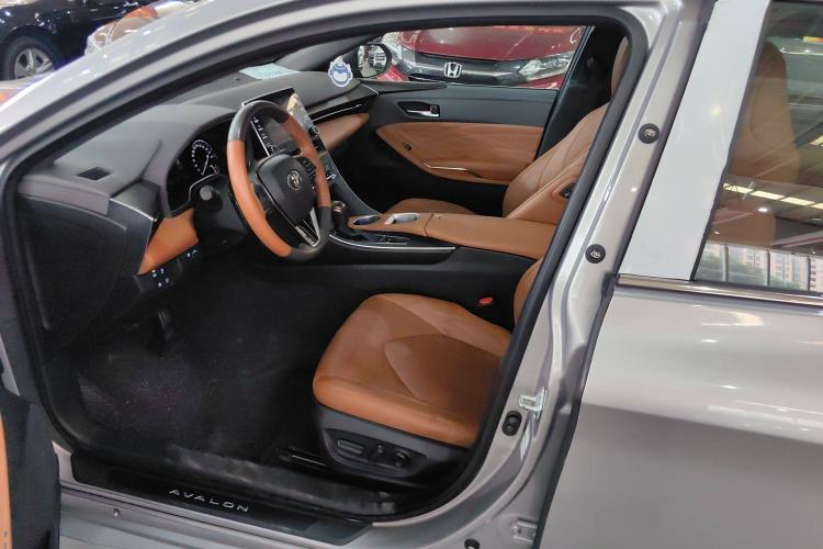 Used Toyota Avalon 2019 2.5L Touring Premium Version China VI Standard
