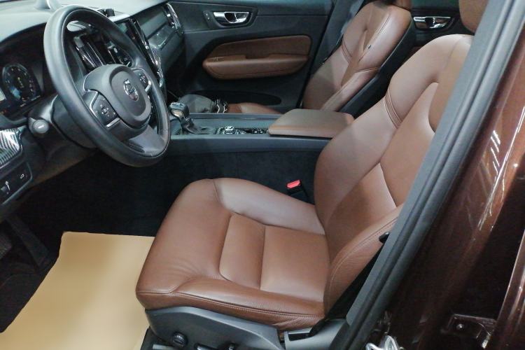 Used Volvo XC60 2019 T5 4x4 Zhiyuan Edition China VI Standard
