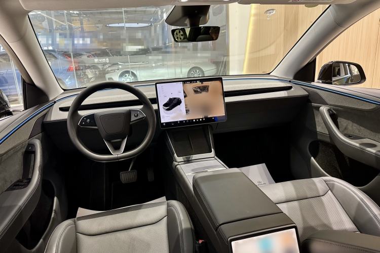 Used Tesla Model Y 2025 Long-Range All-Wheel-Drive Version