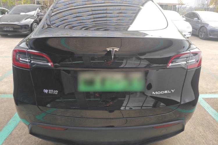 Used Tesla Model Y 2023 Rear-Wheel-Drive Version
