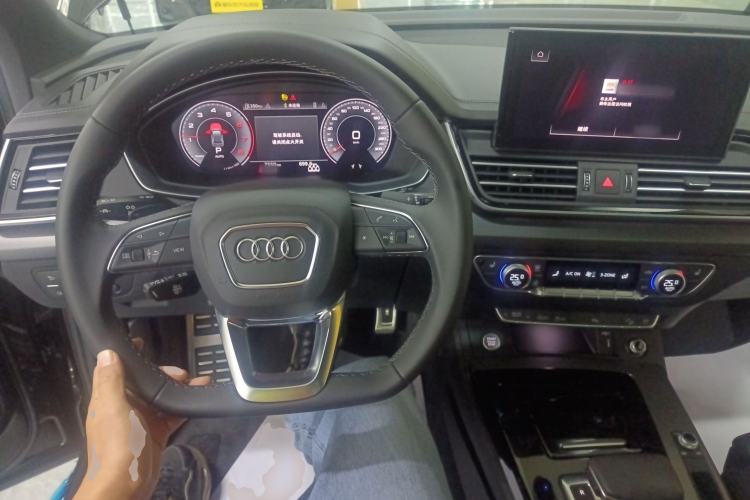 Used Audi Q5L 

