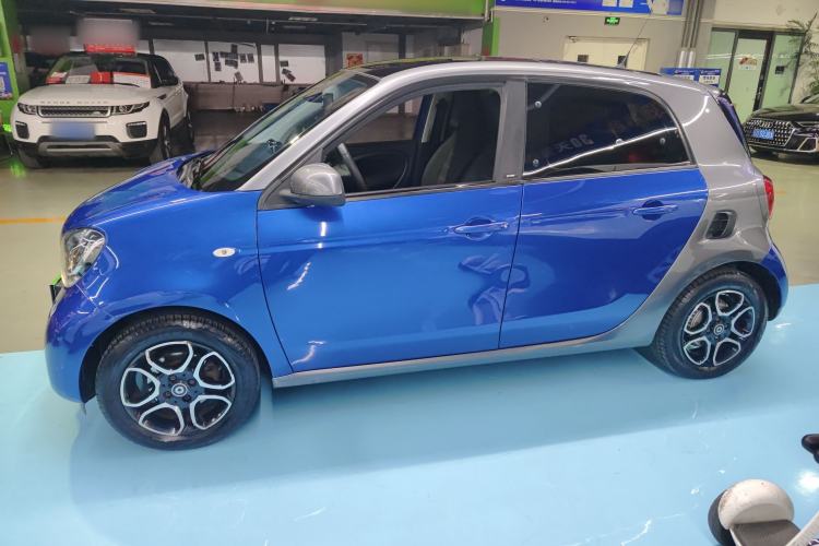 Used  forfour 2016 0.9T 66 kW Pioneer Edition