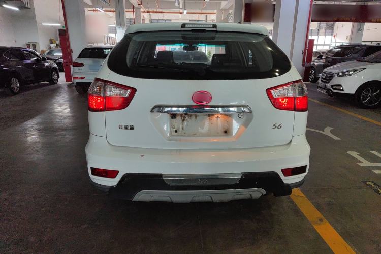 Used BYD S6 2014 2.0L Manual Luxury 5-Seater