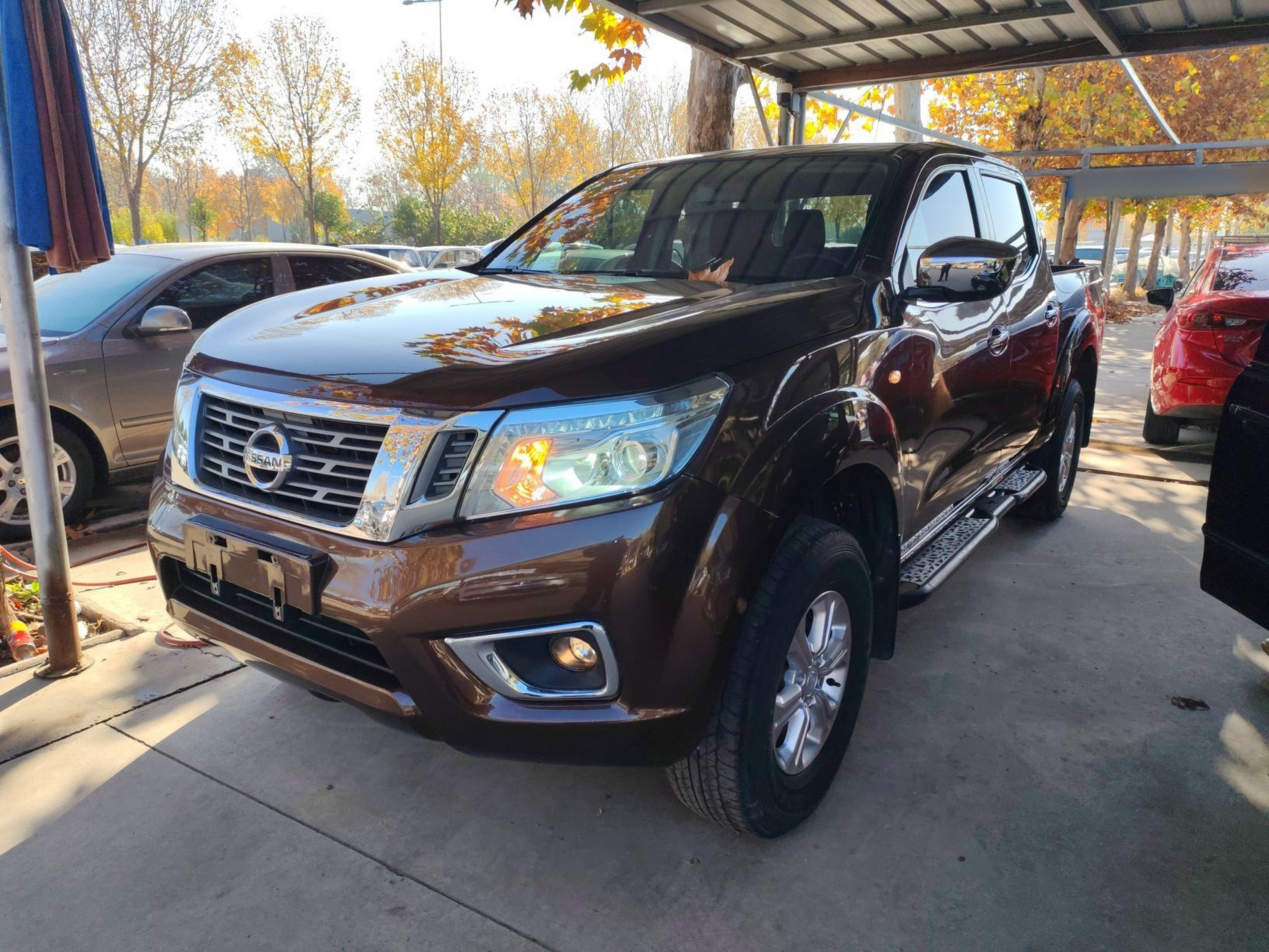 تحت مقدمة السيارة