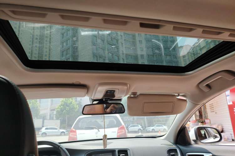 Used Volvo S60 2014 S60L 2.0T Zhiyuan Edition
