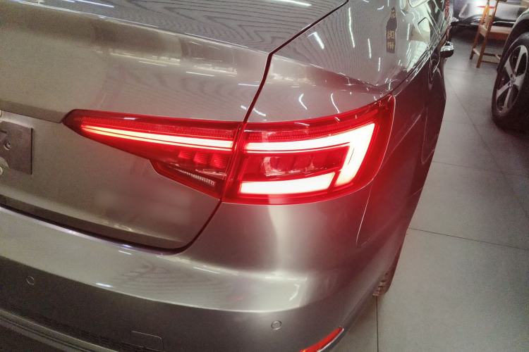 Used Audi A4L 2018 30th Anniversary Edition 40 TFSI Fashion Model
