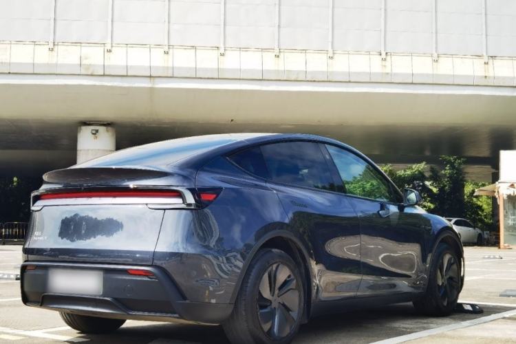 Used Tesla Model Y 2025 Rear-Wheel-Drive Version
