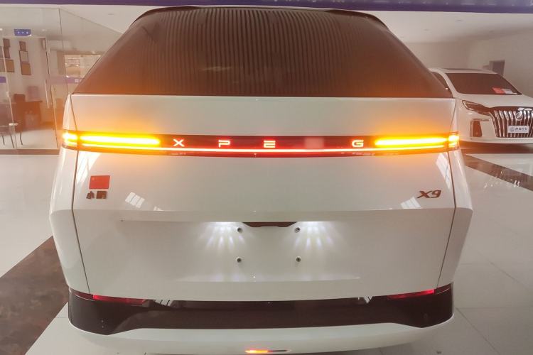 Used XPeng X9 2024 702 Ultra-Long Range Max
