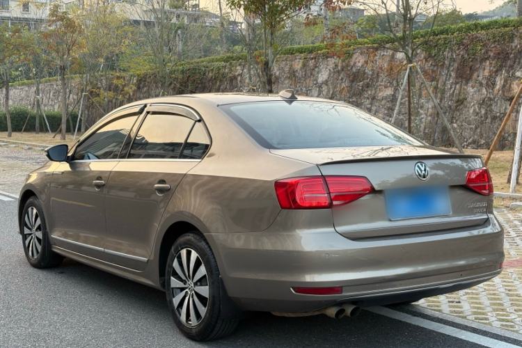 Used Volkswagen Sagitar 2017 230TSI Automatic Comfort Version
