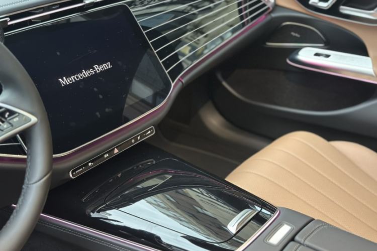 Used Mercedes-Benz E-Class 2025-Year Facelift E 260 L
