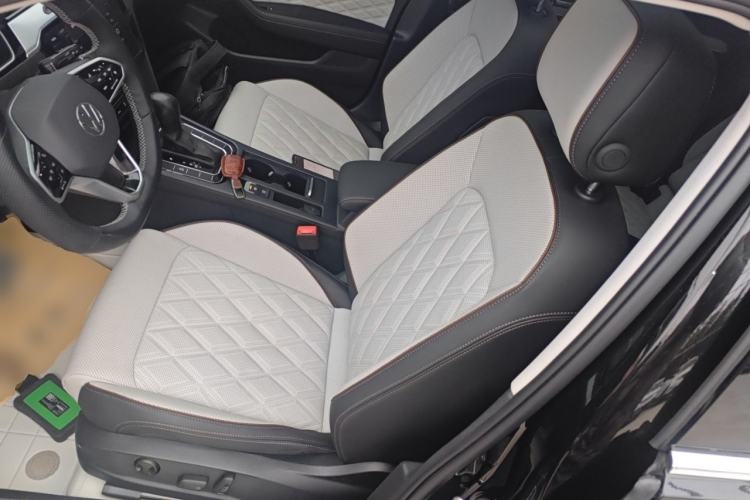 Used Volkswagen Magotan 2025 Revised Version Zhongxiang Edition 330TSI DSG Luxury Trim
