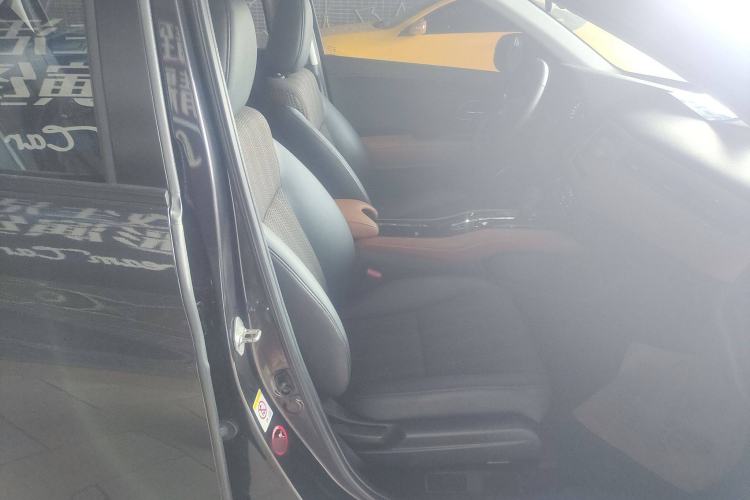 Used Honda Vezel 2015 1.8L CVT 2WD Luxury Model
