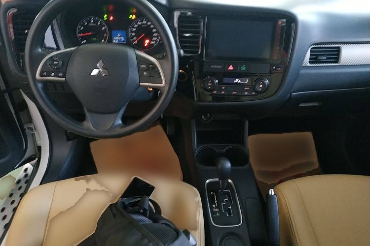 Used Mitsubishi Outlander 2016 2.0L Two-Wheel Drive Fashion Edition 5 Seats