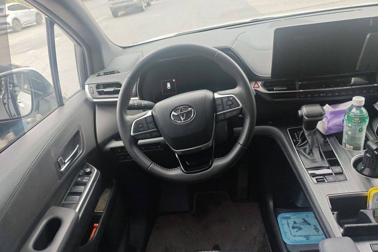 Used Toyota Sienna 2023 2.5L Hybrid Ultimate Edition
