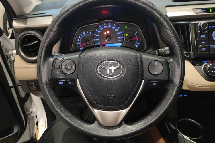 Used Toyota RAV4 2015 2.0L CVT Two-Wheel Drive Fashion Edition