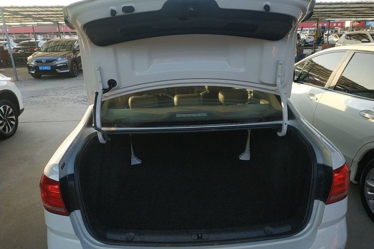 Used Volkswagen Lavida 2017 1.6L Automatic Comfort Edition
