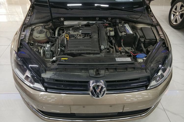 Used Volkswagen Golf 2016 230TSI Automatic Luxury Version
