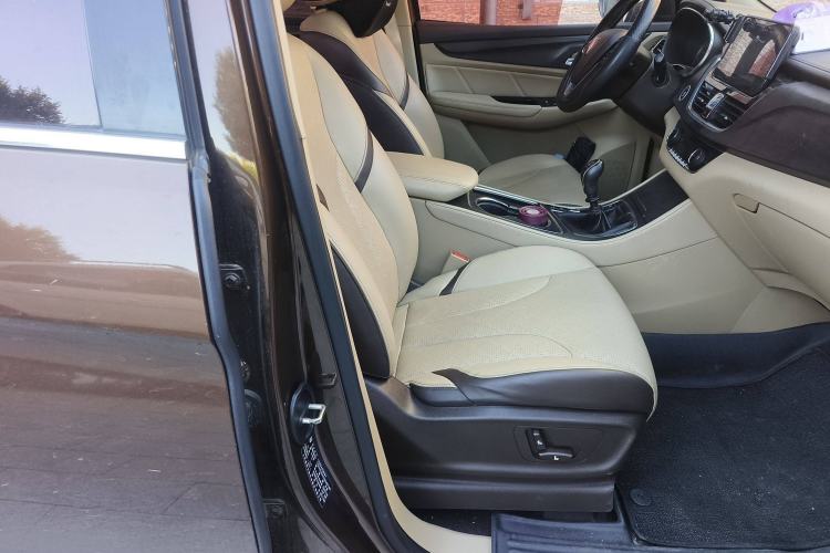 Used Baojun 730 2017 1.5T Manual Prestige Version 7 Seats
