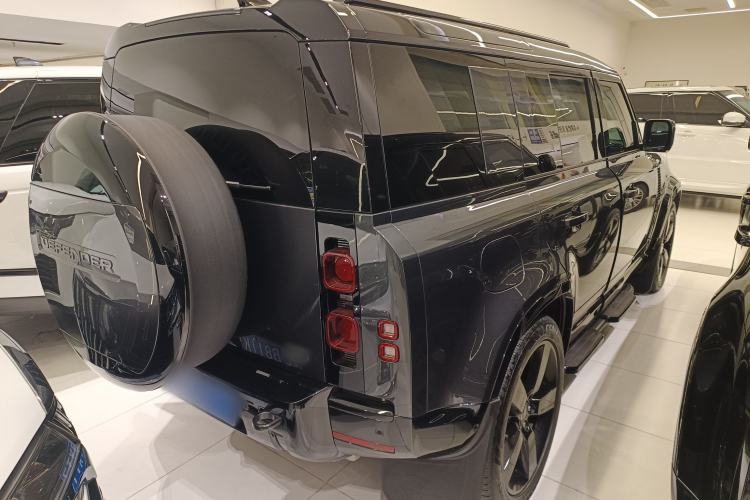 Used Land Rover Defender 2025 110 3.0T P400 – Dynamic HSE
