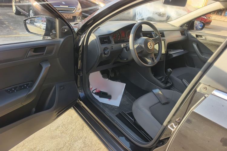 Used Volkswagen Santana 2015 1.6L Manual Fashion Edition
