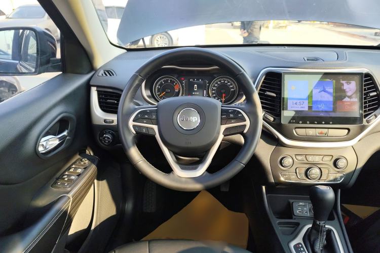 Used  Cherokee 2016 2.4L Leading Edition
