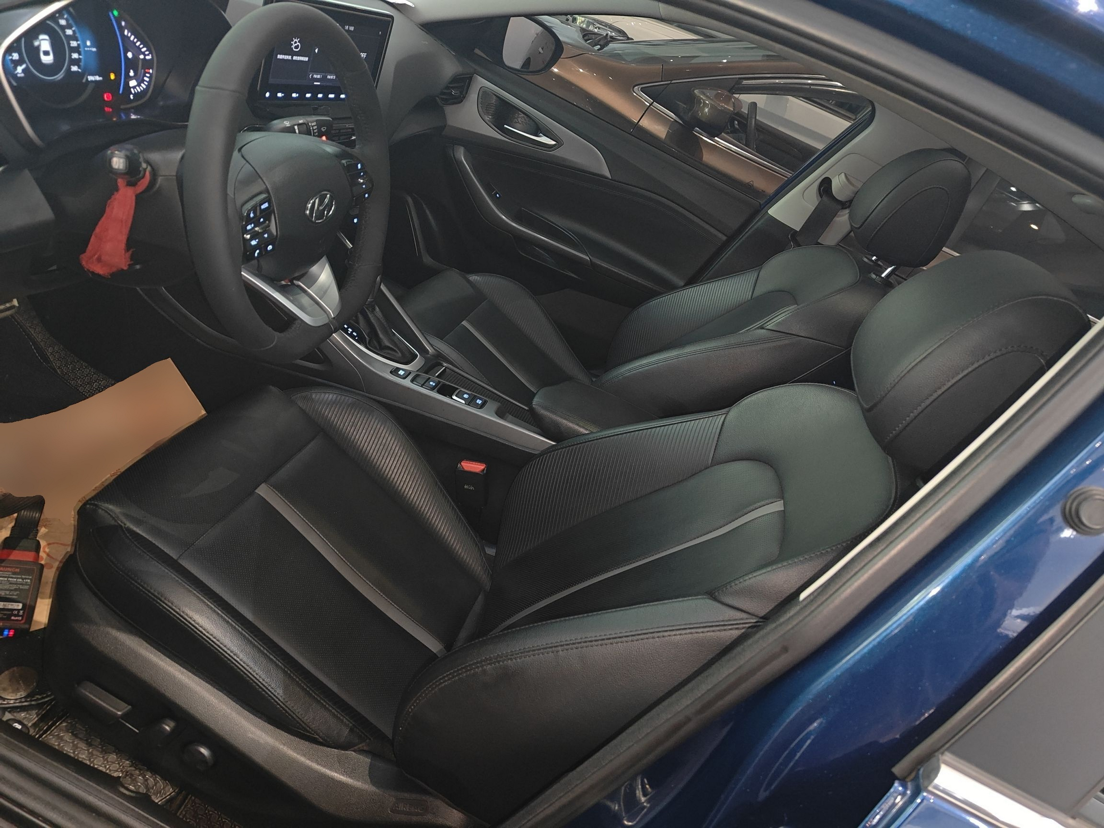 Переднее сиденье в автомобиле