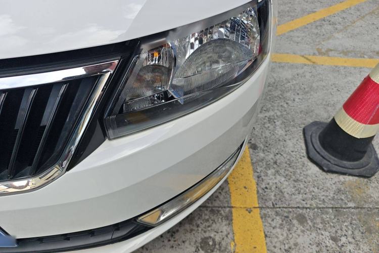 Used Skoda Rapid Spaceback 2016 Revised 1.6L Automatic Chuanxing Version
