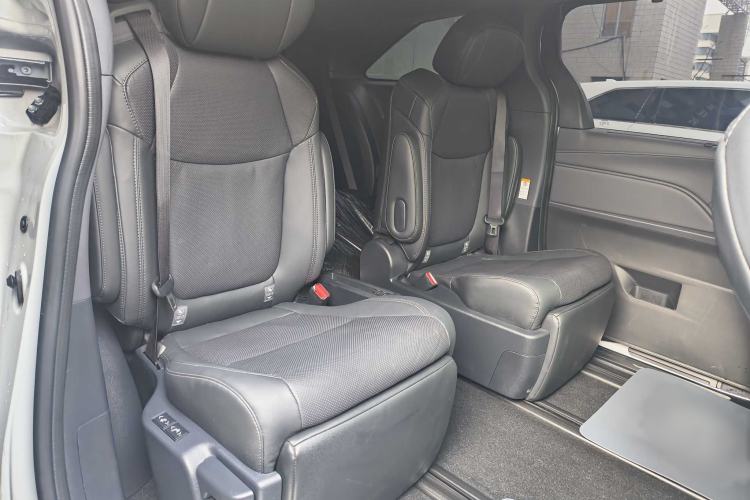 Used Toyota Sienna 2024 2.5L Hybrid Four-Wheel Drive Prestige Edition
