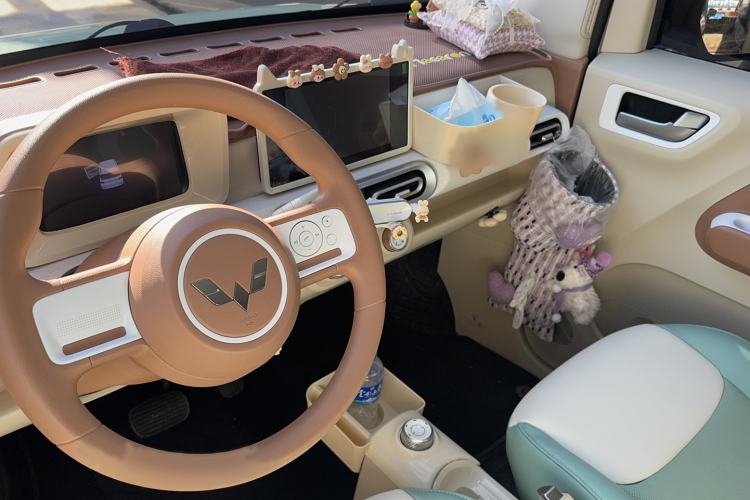 Used Wuling Hongguang MINIEV 2024 3rd Generation 215km Advanced Version
