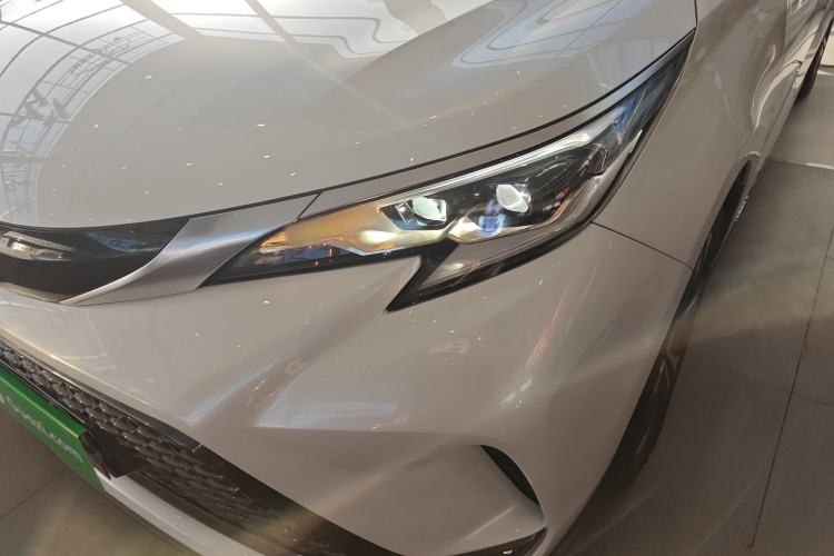 Used Toyota Granvia 2022 2.5L Hybrid Flagship Edition
