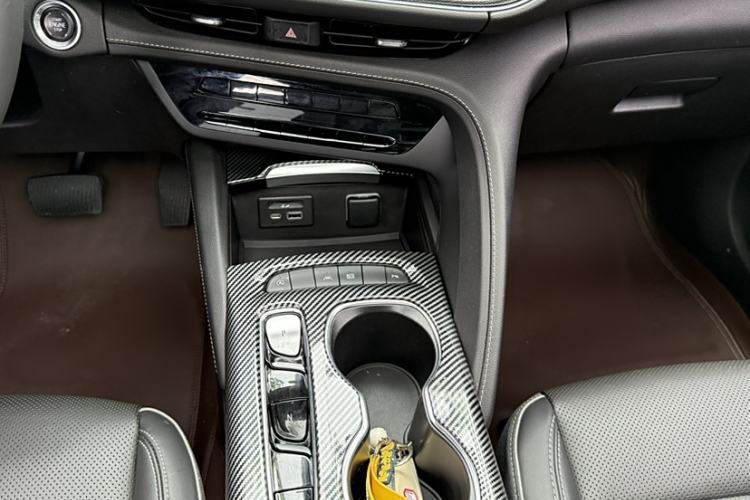 Used Buick Envision 2022 Encore S 552T Two-Wheel-Drive Luxury Model
