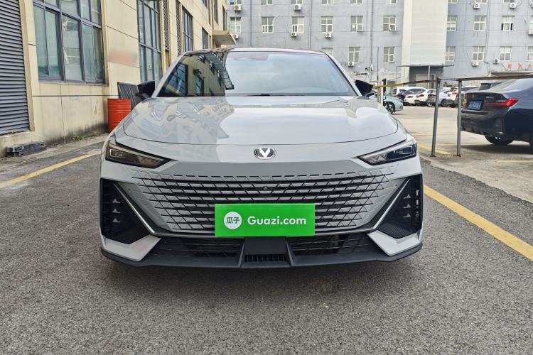 Used Changan UNI-V 2022 1.5T Smart Navigation Version
