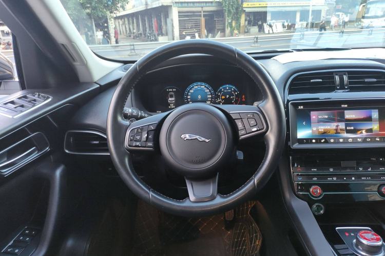 Used Jaguar F-PACE 2016 2.0T Two-Wheel Drive Urban Luxury Edition
