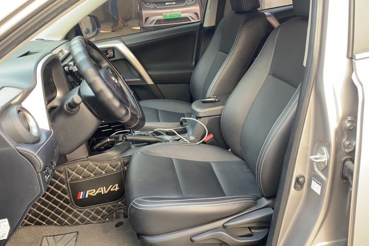 Used Toyota RAV4 2019 2.0L CVT Two-Wheel Drive Comfort Edition China VI Standard
