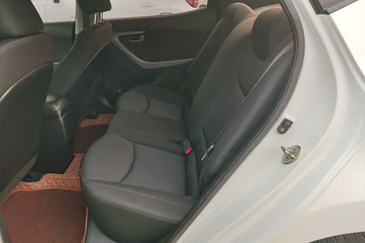 Used Hyundai Elantra 2015 1.6L Automatic Fashion Model
